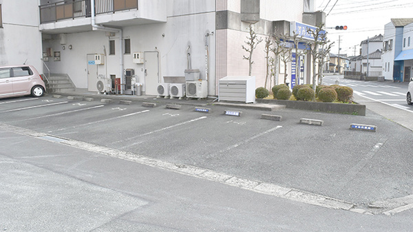 すみれ薬局の駐車場
