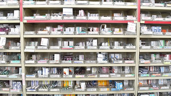 たんぽぽ薬局　池下店の薬棚
