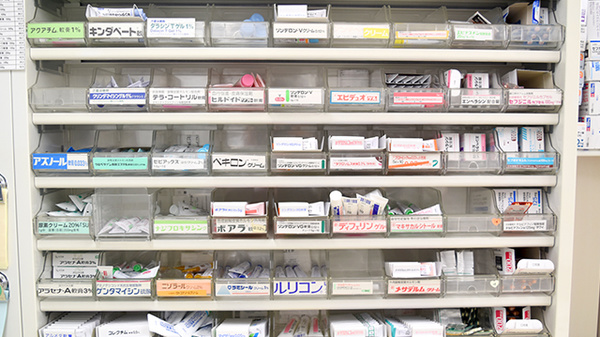 ふしみ調剤薬局の薬棚
