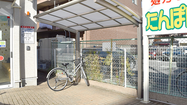 たんぽぽ薬局　金山店の駐輪場