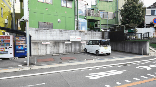 しばた薬局の駐車場