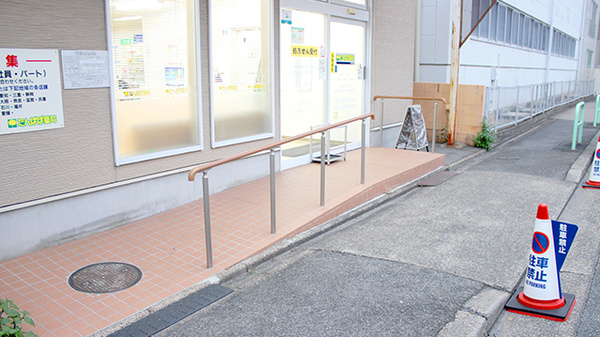 たんぽぽ薬局　中川東店の入口