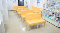 たんぽぽ薬局　中川東店の待合スペース