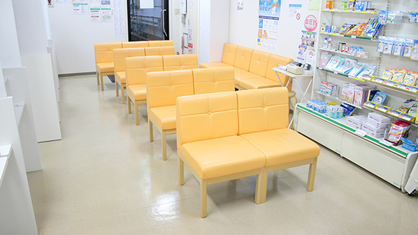 たんぽぽ薬局　中川東店の待合スペース