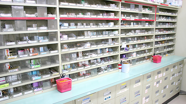 たんぽぽ薬局　木場店の薬棚