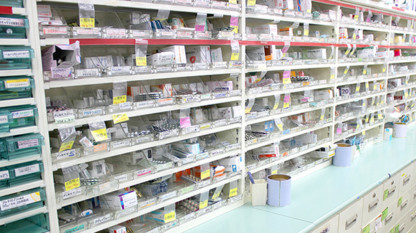 たんぽぽ薬局　星崎店の薬棚