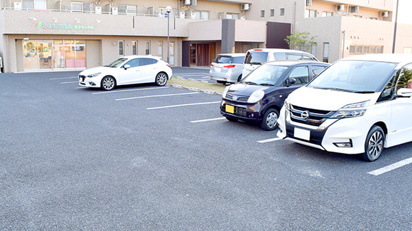 こもれび薬局の駐車場
