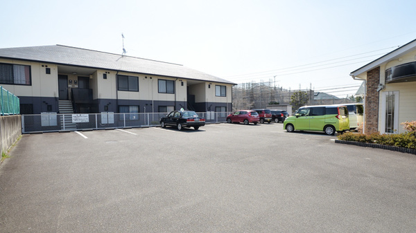 有限会社樋口薬局の駐車場