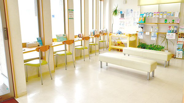 K’z調剤薬局徳重店の待合スペース