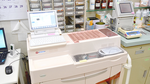 かずまる薬局浦里店の調剤器具