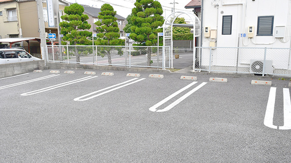 かずまる薬局浦里店の駐車場