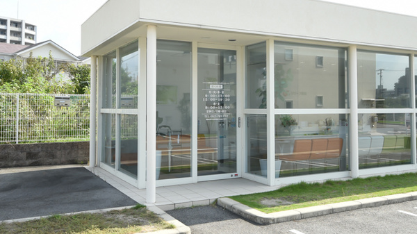 リリーフ薬局高針店の入口