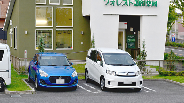 フォレスト調剤薬局の駐車場
