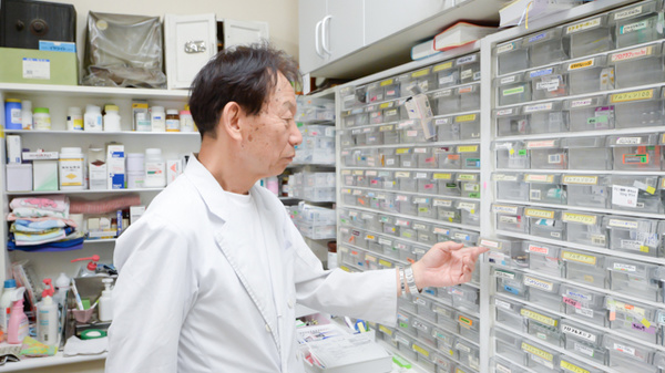 有限会社　伊藤薬局の作業風景
