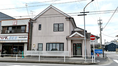 しらゆり薬局の外観