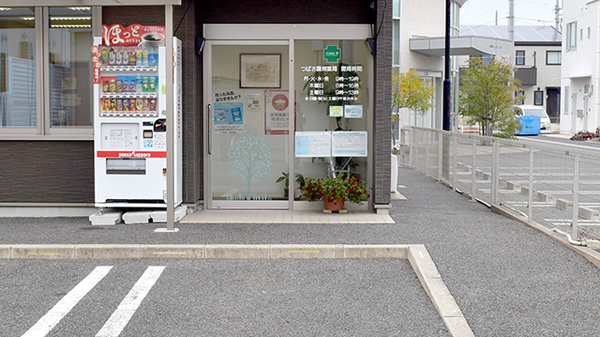 つばさ調剤薬局の入口