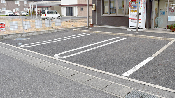つばさ調剤薬局の駐車場
