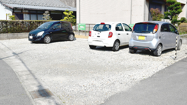 なかよし薬局の駐車場