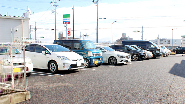たんぽぽ薬局　平町店の駐車場