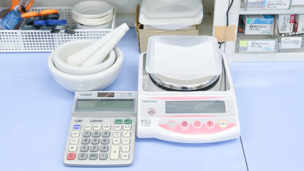 七福神薬局の調剤器具