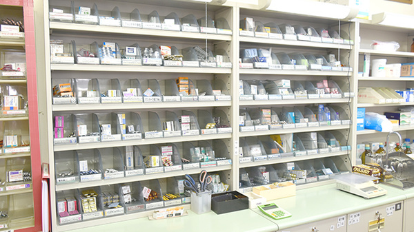 リーフ調剤薬局乙川店の薬棚