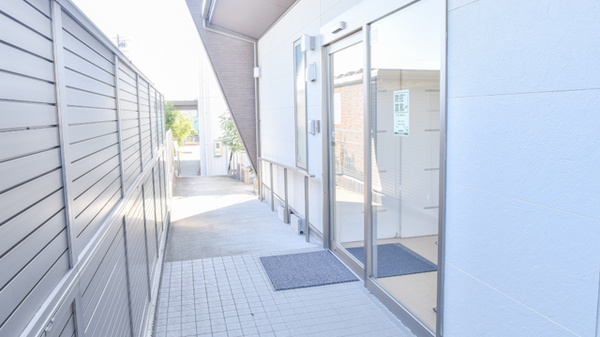 かみいけ調剤薬局の入口