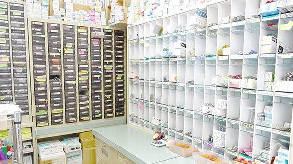 あしたば調剤薬局の薬棚
