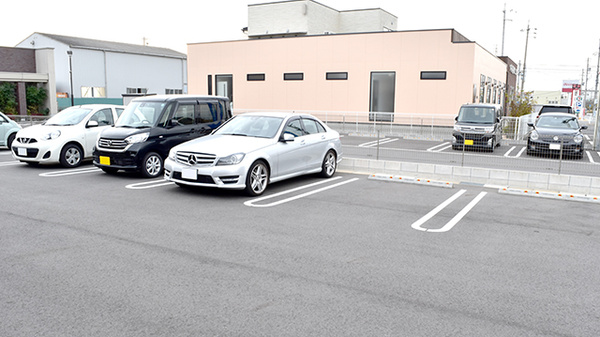 クルーズ薬局　春日井店の駐車場