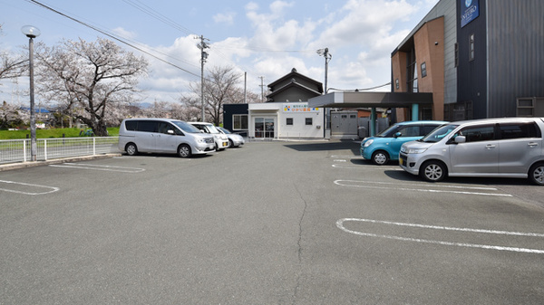 ひかり薬局の駐車場