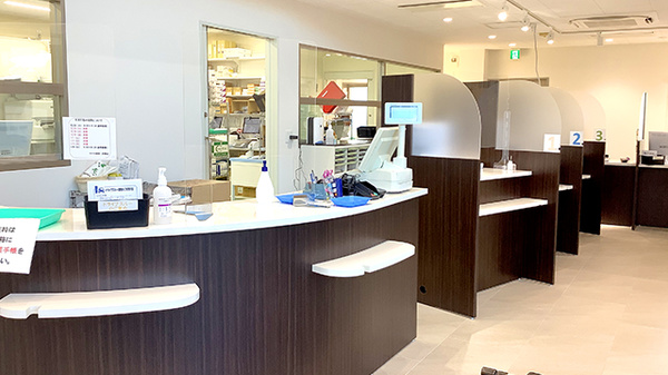 ヤナセ薬局四郷店の受付/カウンター