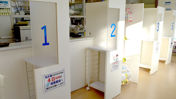 ヤナセ薬局うねべ店の受付/カウンター