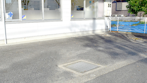 ヤナセ薬局うねべ店の駐車場