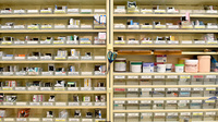 ライフ調剤薬局東山店の薬棚