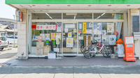 ことぶきや薬局の入口