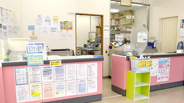 ヘルスバンクヤナセ薬局前山店の受付/カウンター