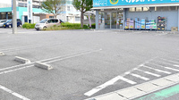 ヘルスバンクヤナセ薬局前山店の駐車場