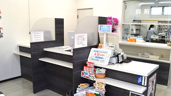 ヤナセ薬局田中店の受付/カウンター