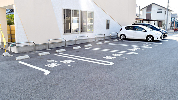 ヤナセ薬局田中店の駐車場