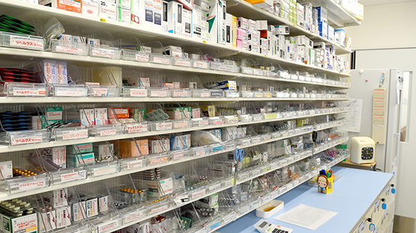 ヤナセ薬局土橋店の薬棚