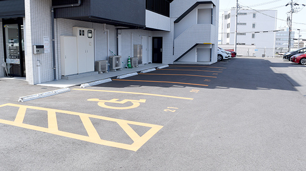 ヤナセ薬局土橋店の駐車場