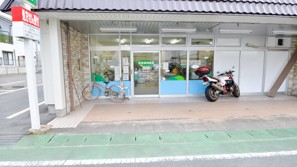 蒲郡調剤薬局の入口
