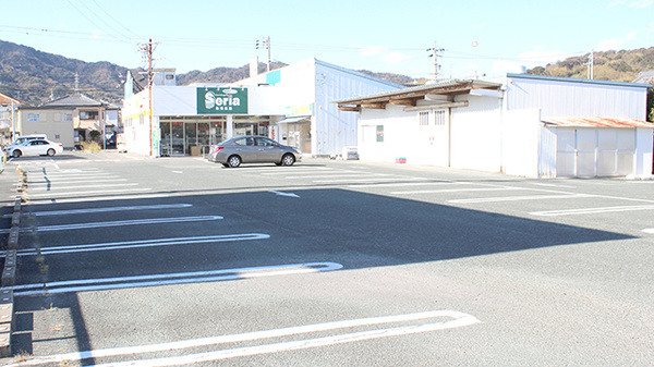 たんぽぽ薬局　形原店の駐車場