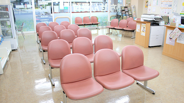 グリーン薬局　小牧東店の待合スペース