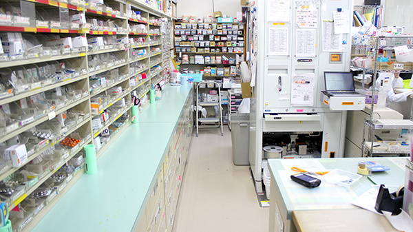 グリーン薬局　小牧東店の調剤室