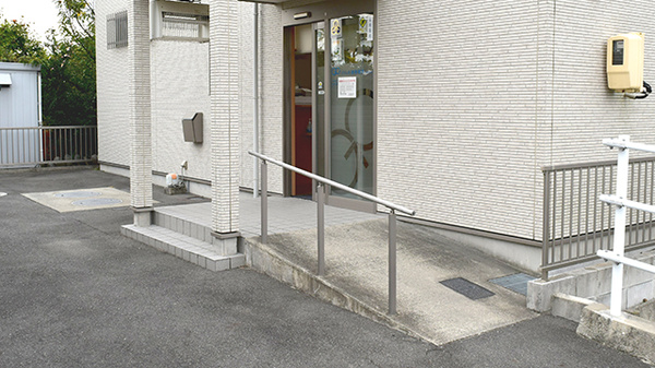 げんき調剤薬局岩崎西店の入口
