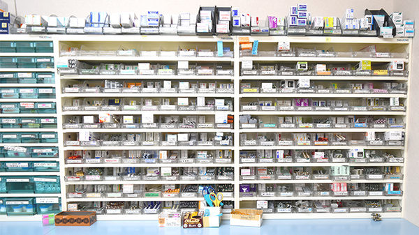 げんき調剤薬局岩崎西店の薬棚