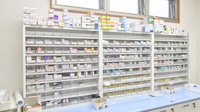 リリーフ薬局小牧駅前店の薬棚