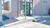 ヒバリ調剤薬局東新店の入口