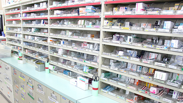 たんぽぽ薬局　旭店の薬棚