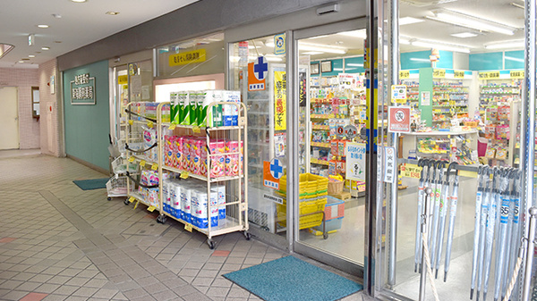 ヘルスバンク東海調剤薬局赤池店の入口